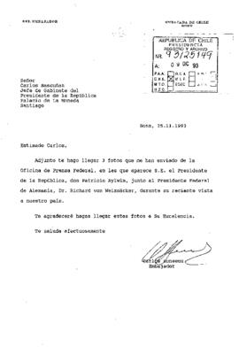 [Carta enviada por Embajador Carlos Huneeus sobre fotografías de la visita del Presidente de la República Federal de Alemania]