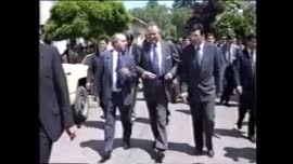 Imágenes del Presidente Aylwin recorriendo las Linares : video