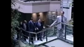 Imágenes del Presidente Aylwin ingresando al Wolrd Trade Center de Bruselas: video