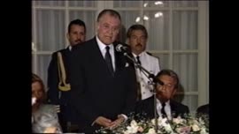 Presidente Aylwin asiste a cena de gala en su honor en Uruguay : video