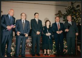 Fotografía : Premios Nacionales 1998 junto al Ministro de Educación, Sr. José Pablo Arellano