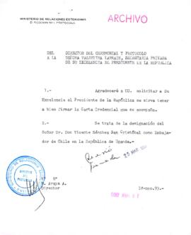 [Sobre Embajador de Chile en Uganda]