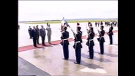 Presidente Aylwin llega al Aeropuerto de París en el marco de la Gira por Europa : video
