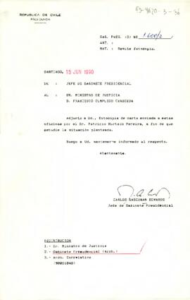 [Remite carta de Sr. Patricio Hurtado Pereira a Ministro de Justicia]