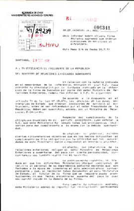 [Carta del Ministro de Relaciones Exteriores Subrogante, Sr. Edmundo Vargas Carreño, dirigido al Presidente Patricio Aylwin, referente a atrasos en firmas de Decretos Supremos]