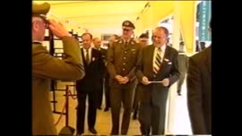 Presidente Aylwin visita stand de Carabinero en FIDAE 92: video