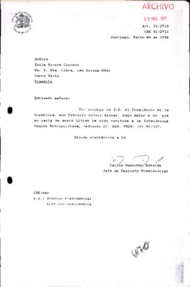 [Carta de Carlos Bascuñan informando a Zoila Rivera Cáceres que su solicitud fue remitida a la Intendencia Región Metropolitana]
