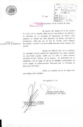 [Senador solicita acoger petición de la Sociedad de Escritores de Chile en relación al jurado del premio Nacional de Literatura]