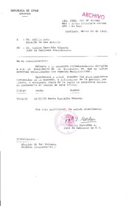 [Oficio  Gab. Pres. Ord. N° 0980 de Jefe de Gabinete Presidencial, remite copia de carta que se indica]