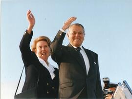 Visita del Presidente Patricio Aylwin a Australia: Presidente Patricio Aylwin junto a la Primera Dama, doña Leonor Oyarzún.