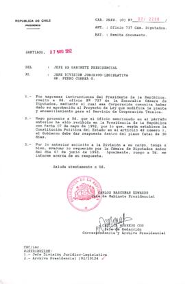 [Oficio Ord. N° 2296 de Jefe de Gabinete Presidencial, remite documento]