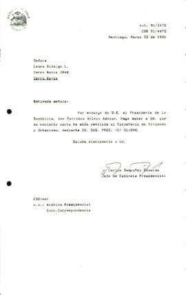 [Carta de Carlos Bascuñan informando a Laura Hidalgo L. que su solicitud fue remitida al Ministerio de Vivienda y Urbanismo]