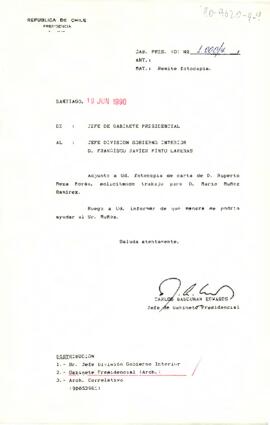 [Carta de Jefe de Gabinete a Jefe División Gobierno Interior remitiendo carta con solicitud de trabajo de Sr. Ruperto Meza]