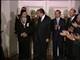 Presidente Aylwin concede condecoración al Presidente de Argentina Carlos Saúl Menem : video