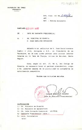 [Remite solicitud de don José Aravena a Ministro de Minería]