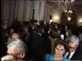 Recibimiento del Presidente Carlos Menem en Palacio de la Moneda : vídeo
