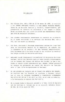 [Minuta,referente a la renuncia no voluntaria de Arturo Arriagada Vladilo y Daniel Munizaga Munita,Jefes de la División Judicial y Jurídica].