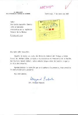 [Carta del Embajador de la República Federal Alemana remitiendo carta del Ministro del Trabajo de dicha nación]