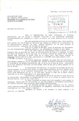 [Carta de la Presidenta de la Junta de Vecinos N° 3 de Santiago Centro dirigida al Presidente Patricio Aylwin, referente a problemática habitacional]