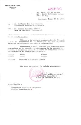 [Oficio del Gabinete Presidencial dirigido al Gobernador Provincial de Cautín, mediante el cual pide atender a solicitud de ciudadana]