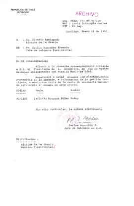[Oficio  Gab. Pres. Ord. N° 0215 de Jefe de Gabinete Presidencial, remite copia de carta que se indica]