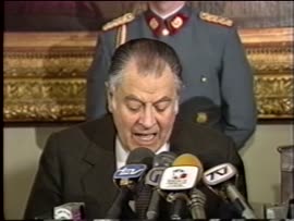 Asiste a conferencia de prensa sobre los documentos firmados junto al Presidente Carlos Menem : vídeo