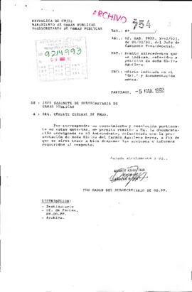 [Res. N° 754 de MOP remitiendo antecedentes de solicitud de la Sra. Elcira Aguilera]
