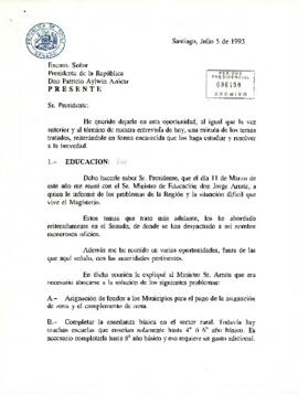 [Carta de Senador Hugo Ortiz  dirigida a Presidente Aylwin con minuta de temas tratados sobre la situación de la XI Región]
