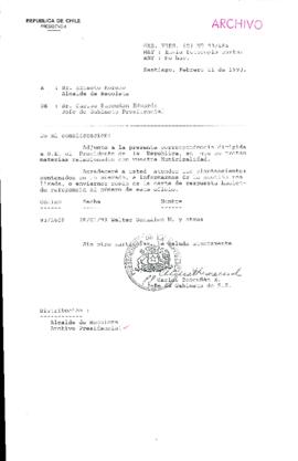 [Oficio del Gabinete Presidencial dirigido al Alcalde de Recoleta, mediante el cual pide información sobre gestión realizada a solicitud de particular]