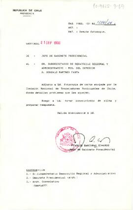[Remite fotocopia de carta enviada por la Comisión Nacional de Trabajadores Municipales de Chile, donde detallan problemas que les aquejan].