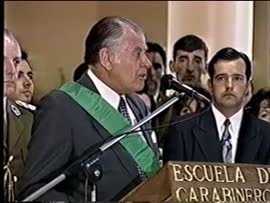 Presidente Aylwin es condecorado por Carabineros de Chile: video