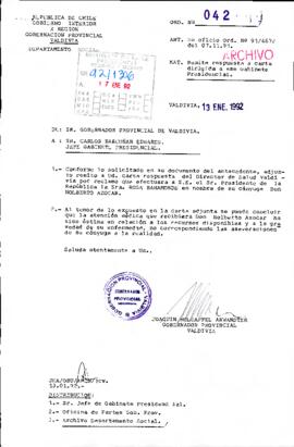 [Oficio ord. n°042 de Gobernación de Valdivia remitiendo respuesta dirigida a solicitud de la Sra. Rosa Bahamonde]