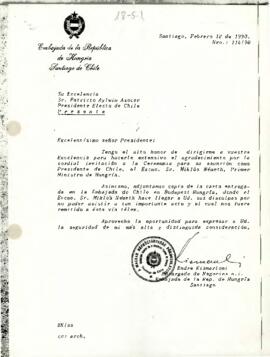 [Carta de Endre Kismartoni, Encargado de Negocios a.i Embajada de República de Hungría en Santiago, declinando invitación a acto de posesión].